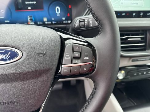 New 2025 Ford Escape SE w/ PHEV Premium Package image 18