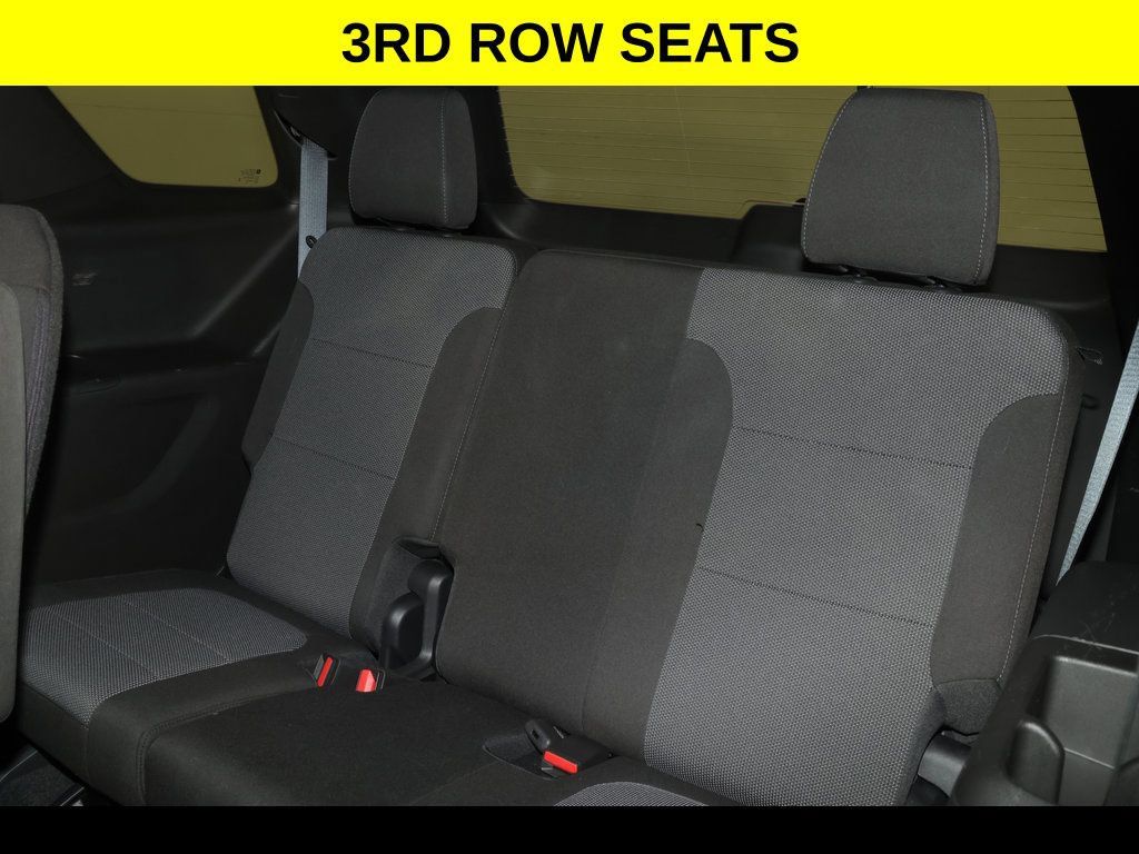 Used 2023 Chevrolet Traverse LT FWD image 11