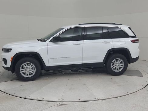 New 2025 Jeep Grand Cherokee Laredo image 8