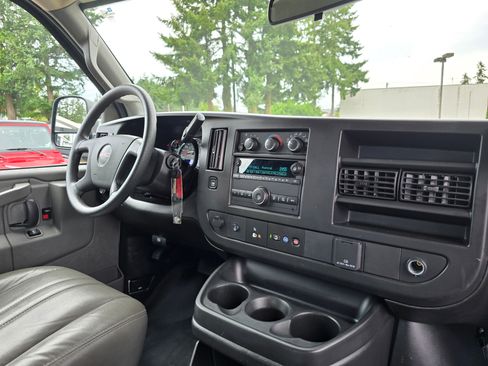 Used 2022 GMC Savana 2500 Extended image 11