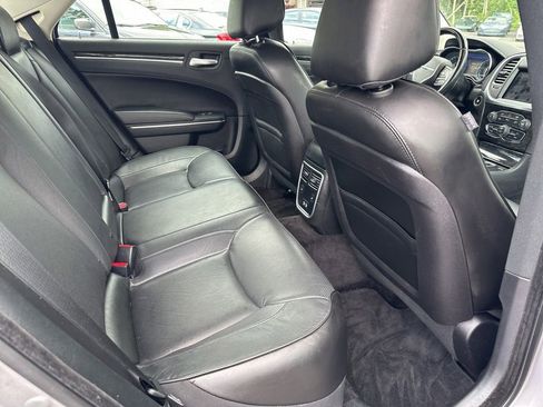 Used 2018 Chrysler 300 Limited w/ Safetytec Plus Group image 26