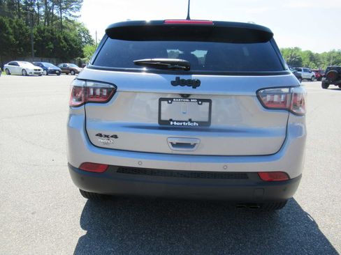 Used 2019 Jeep Compass Latitude AWD/4WD image 6
