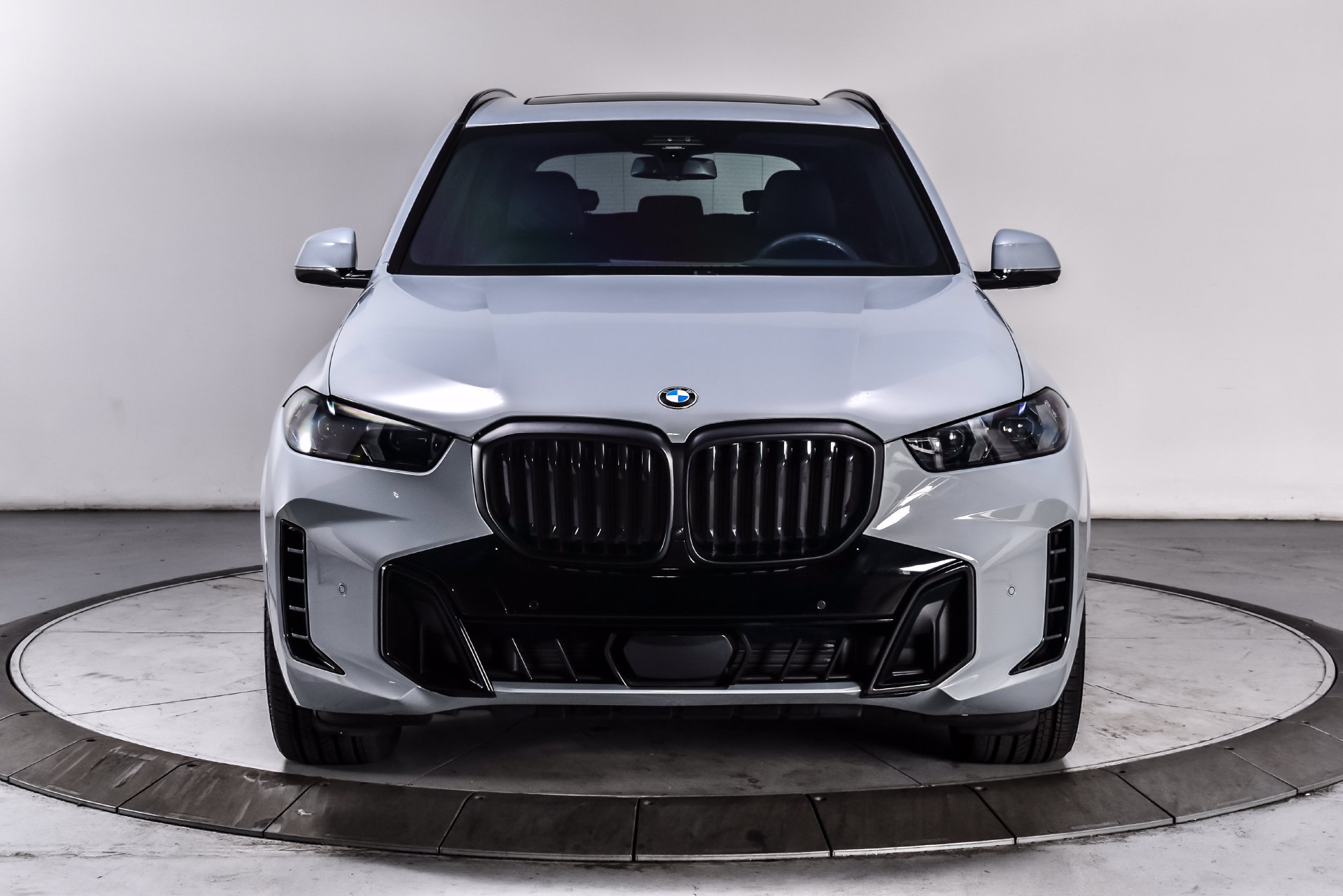 Used 2024 BMW X5 xDrive40i w/ M Sport Package AWD/4WD image 3