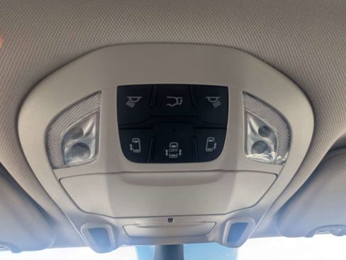 Used 2023 Chrysler Pacifica Limited FWD image 33