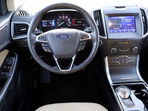 Used 2019 Ford Edge SEL w/ Equipment Group 201A FWD image 4
