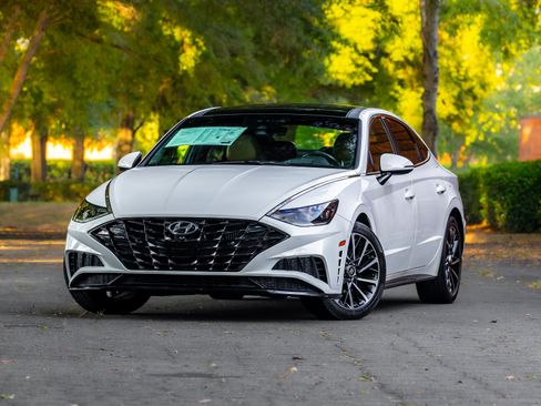 Used 2021 Hyundai Sonata Limited FWD image 2