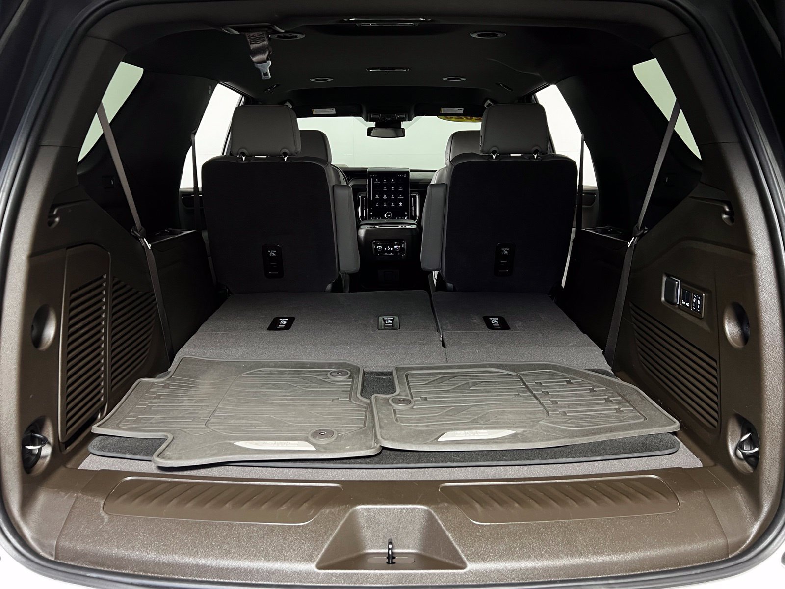 Used 2025 GMC Yukon Elevation AWD/4WD image 30