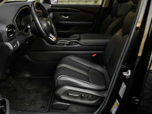 Used 2025 Honda Pilot Touring image 25