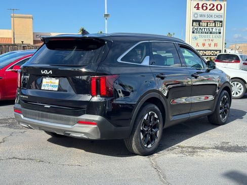 Used 2024 Kia Sorento S image 11