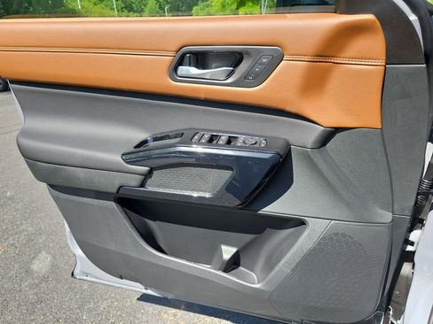 New 2026 Nissan Pathfinder Platinum AWD/4WD image 28