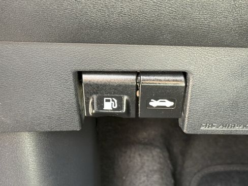 Used 2021 Nissan Versa SV FWD image 25