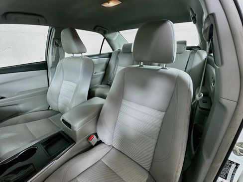 Used 2017 Toyota Camry LE FWD image 19