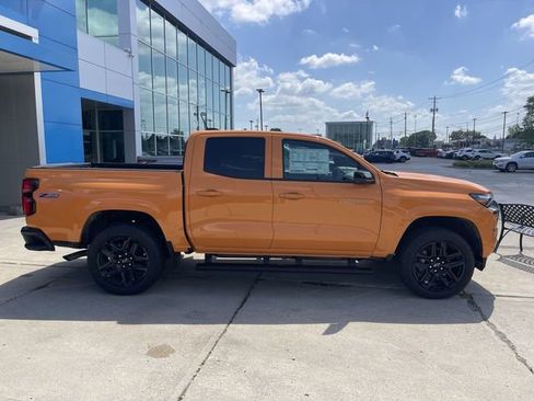 Used 2025 Chevrolet Colorado Z71 w/ Technology Package AWD/4WD image 7