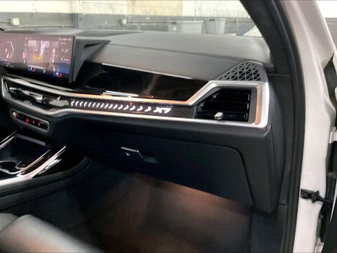 Used 2023 BMW X7 xDrive40i w/ M Sport Package image 18