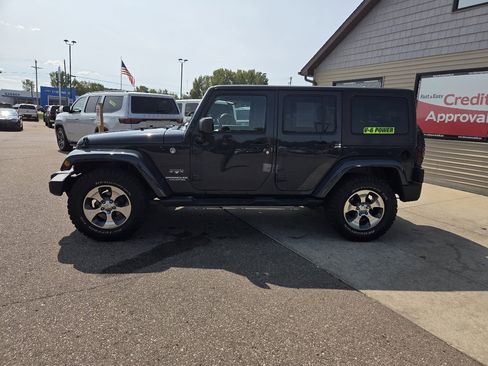 Used 2017 Jeep Wrangler Unlimited Sahara w/ Connectivity Group image 8