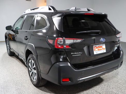 Used 2024 Subaru Outback Premium image 9