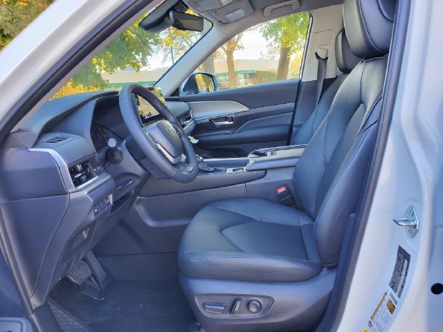 New 2026 Toyota Grand Highlander XLE FWD image 16