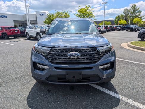 Certified 2021 Ford Explorer XLT w/ Equipment Group 202A AWD/4WD image 8