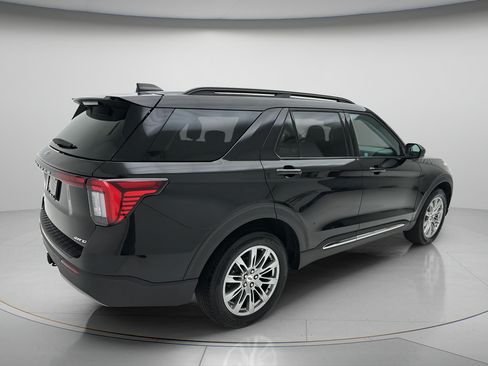 Used 2025 Ford Explorer Active w/ Active Comfort Package AWD/4WD image 5