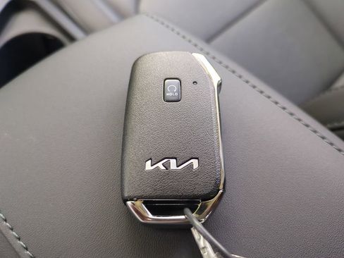 New 2025 Kia Niro SX image 30