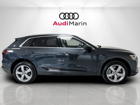 Used 2019 Audi e-tron Prestige w/ Prestige Package image 6