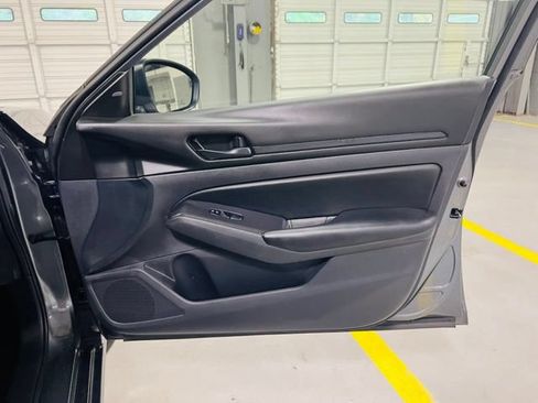 Used 2025 Nissan Altima 2.5 S FWD image 30