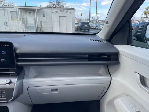 Used 2025 Hyundai Kona SEL image 35