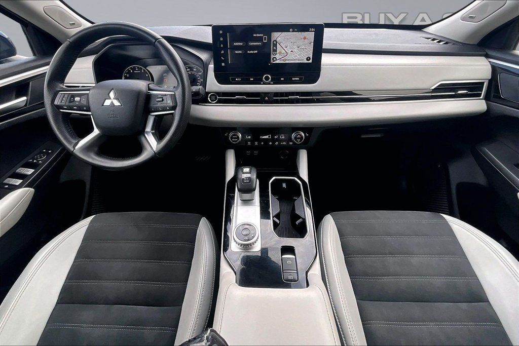 Used 2025 Mitsubishi Outlander SE AWD/4WD image 16