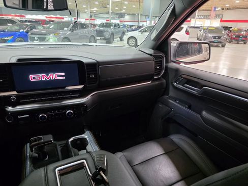 Certified 2022 GMC Sierra 1500 SLT w/ SLT Premium Plus Package AWD/4WD image 16