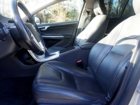 Used 2018 Volvo V60 T5 Cross Country w/ Convenience Package image 13