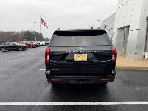 Certified 2025 Ford Expedition Active image 7
