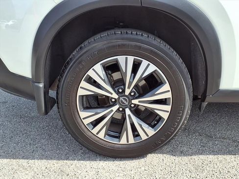 Used 2023 Nissan Rogue SV image 4