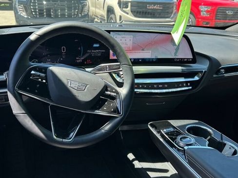 Used 2025 Cadillac Lyriq Luxury AWD/4WD image 4