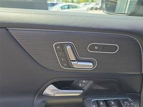 Used 2026 Mercedes-Benz GLB 250 4MATIC image 22