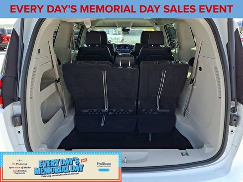 Used 2023 Chrysler Pacifica Touring-L FWD image 30