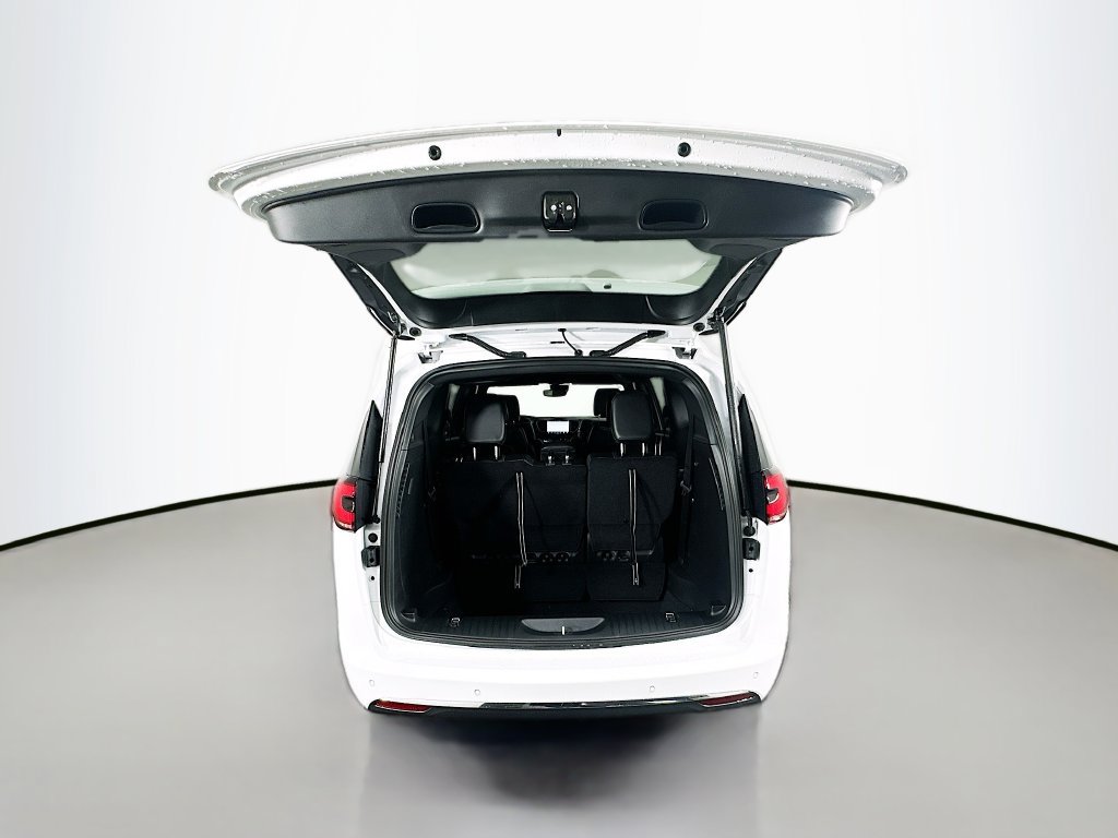 New 2026 Chrysler Pacifica Select AWD/4WD image 16