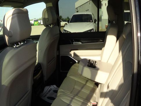 Certified 2024 Jeep Wagoneer 4WD w/ Premium Group I image 11
