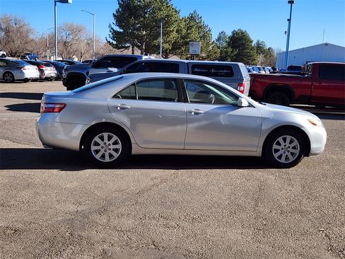 Used 2007 Toyota Camry XLE image 2