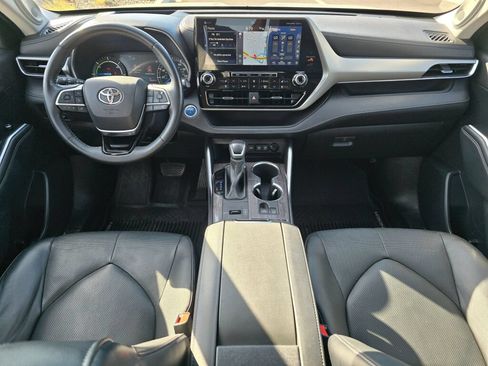 Used 2021 Toyota Highlander Platinum AWD/4WD image 11