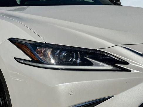 Certified 2025 Lexus ES 300h w/ Premium Package image 11