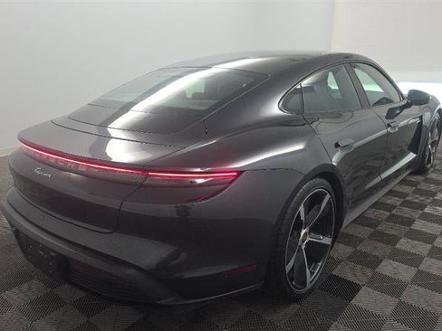 Used 2022 Porsche Taycan image 4