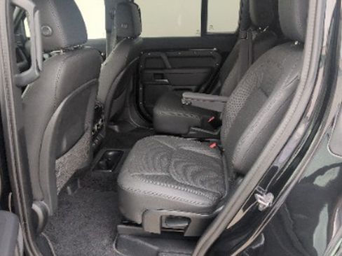 Used 2025 Land Rover Defender 130 X-Dynamic SE AWD/4WD image 11