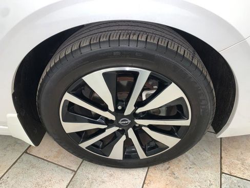 Used 2024 Nissan Sentra SV w/ SV Premium Package image 9