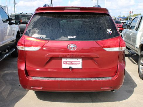 Used 2012 Toyota Sienna LE FWD image 7