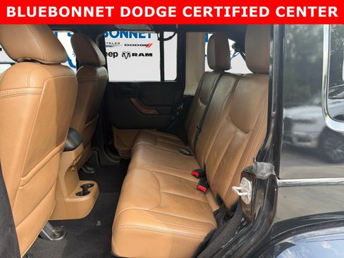 Used 2015 Jeep Wrangler Unlimited Sahara w/ Connectivity Group AWD/4WD image 21