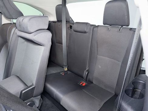 Used 2021 Toyota Highlander L FWD image 28