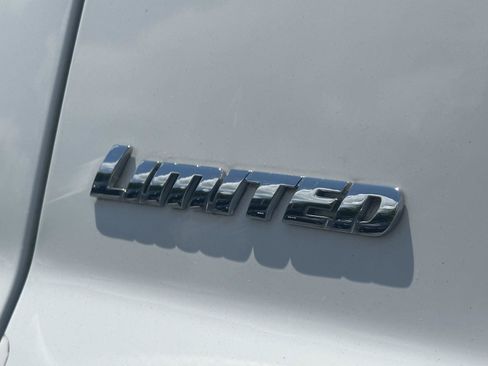Used 2017 Toyota Tundra Limited w/ Limited Premium Package AWD/4WD image 10