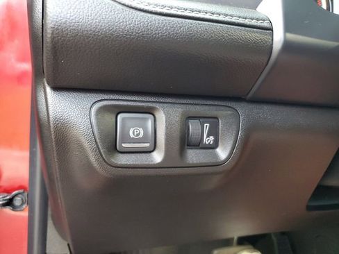 Used 2023 GMC Acadia SLT image 29