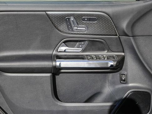 Used 2024 Mercedes-Benz GLB 250 4MATIC image 25