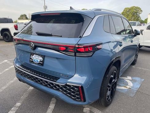 Used 2025 Volkswagen Tiguan SEL R-Line image 4